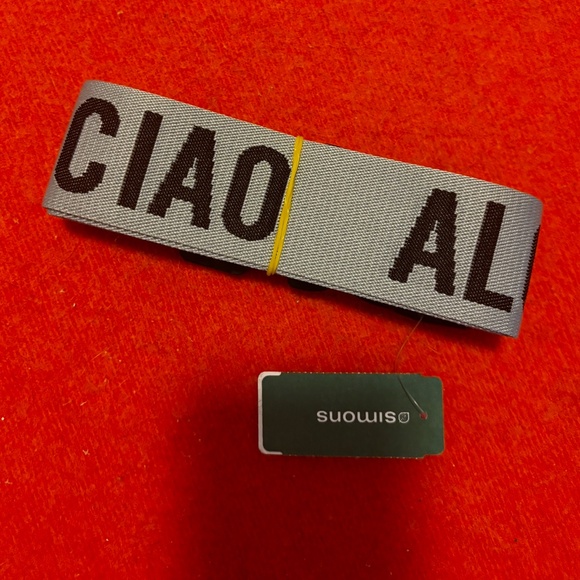 Hershel gray and black multilingual Hello adjustable luggage belt NWT - Picture 5 of 7